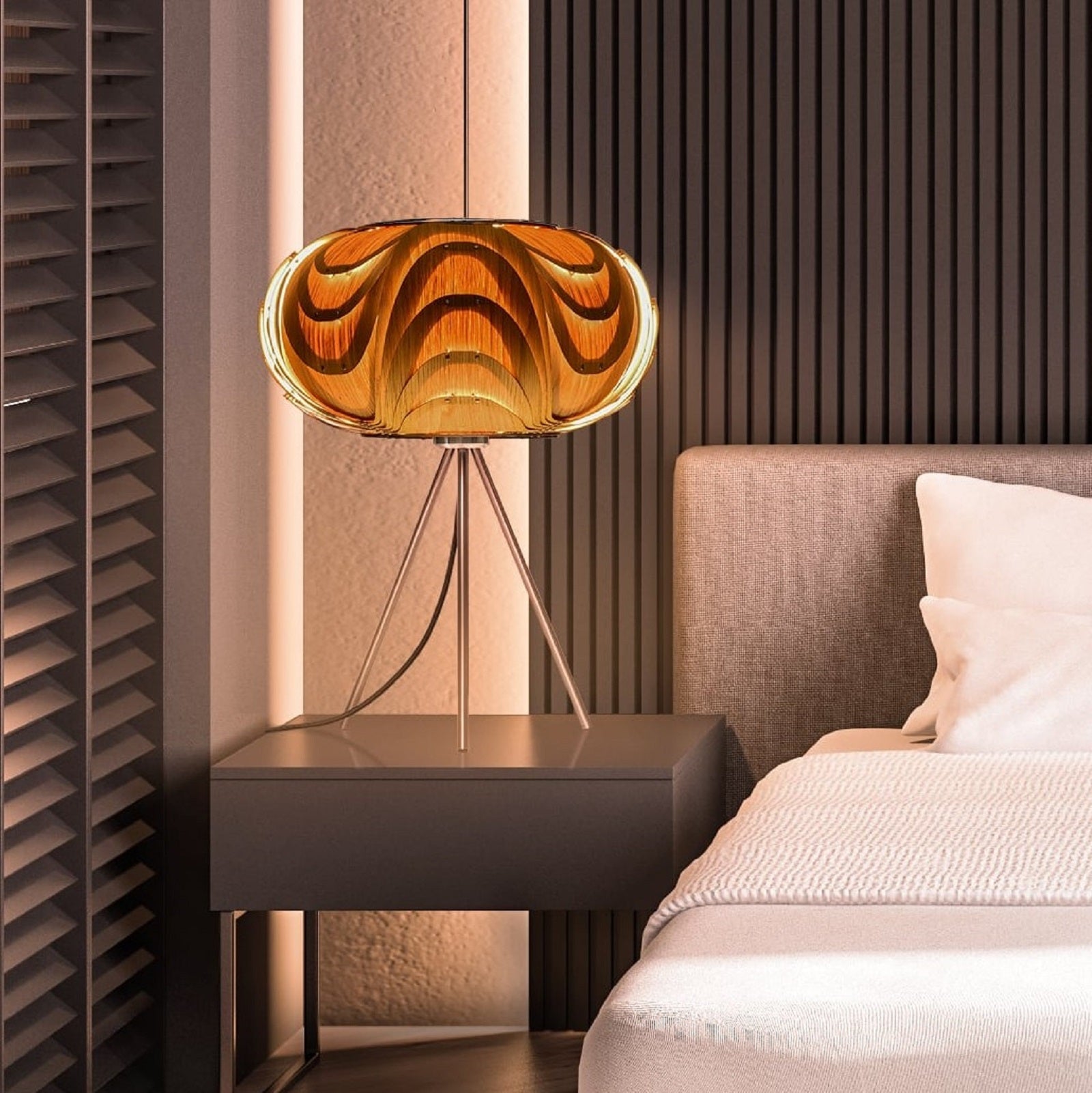 Außergewöhnliche Nachttischlampe aus Holz mit Füßen aus gebürstetem Edelstahl