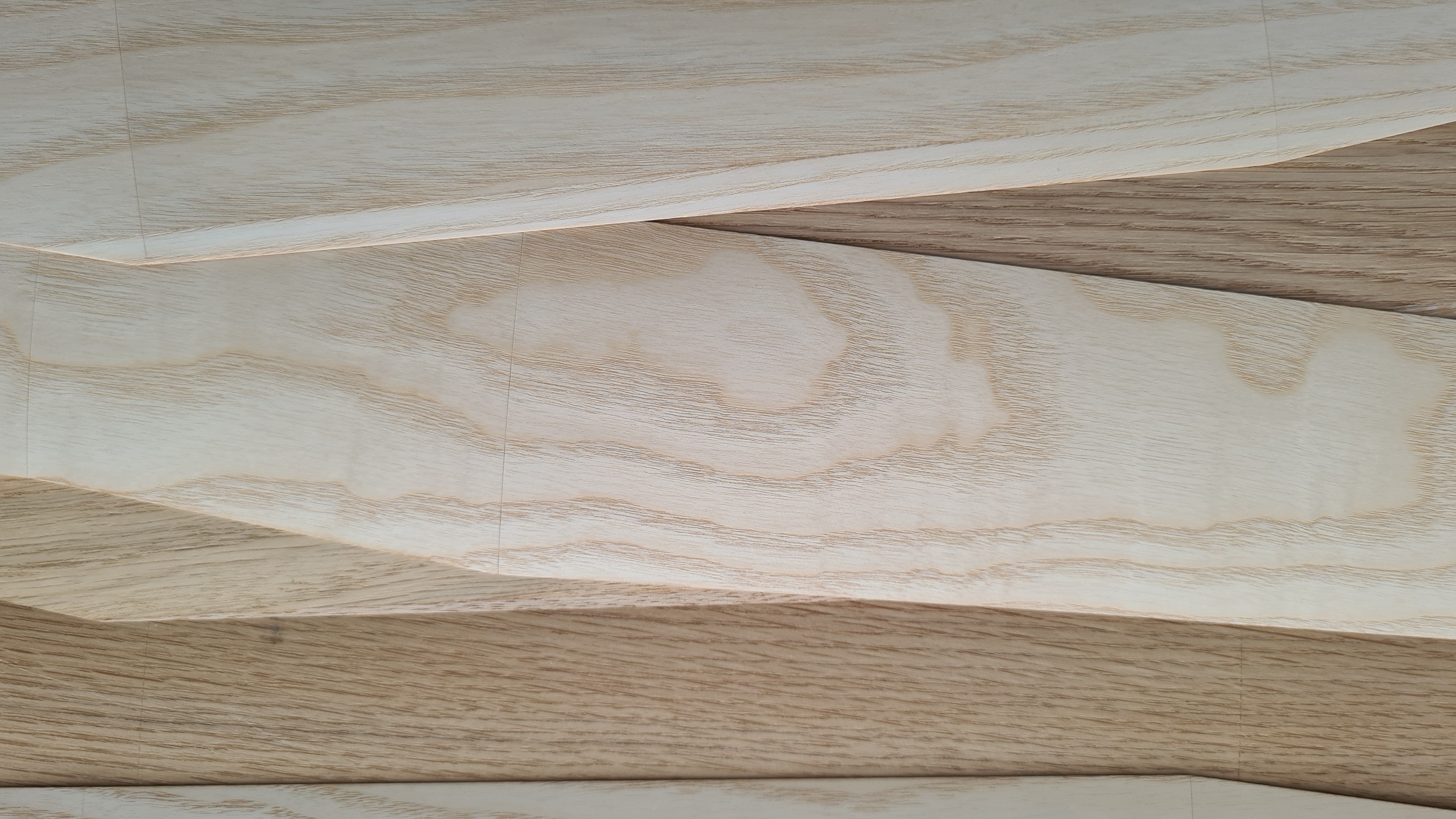 Holz Lamellen aus Eiche für eine Lampe