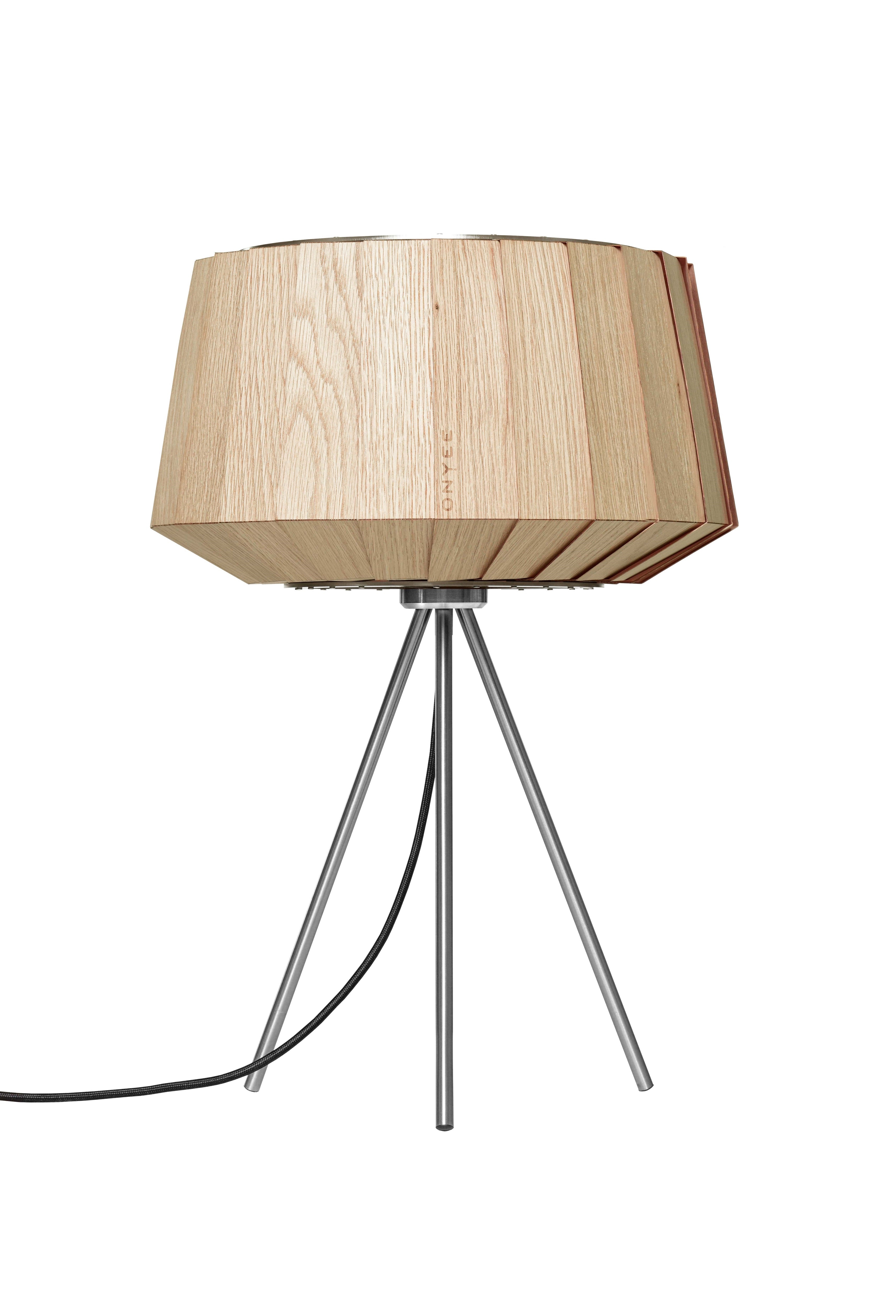 Minimalistische Holz Nachttischlampe in Eiche natur mit Ständer aus gebürstetem Edelstahl