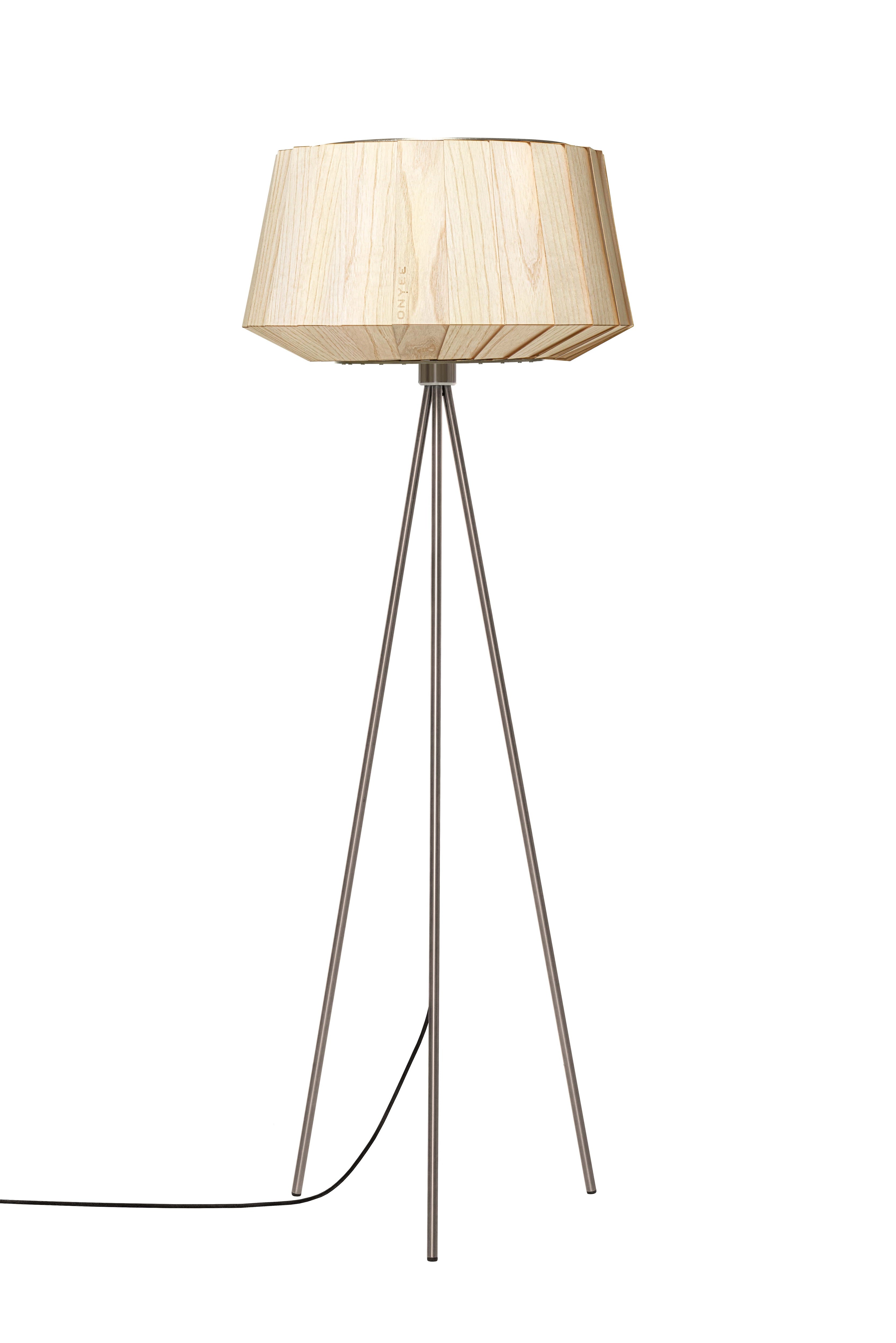 Moderne Holz Stehlampe in Esche natur mit Ständer aus gebürstetem Edelstahl